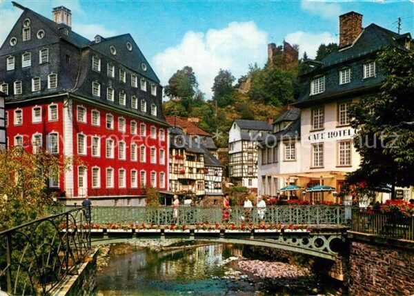 Monschau Rotes Haus mit Burgruine Haller