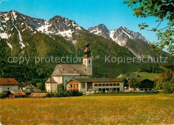 Inzell Rathaus Haus des Gastes mit Kirche und