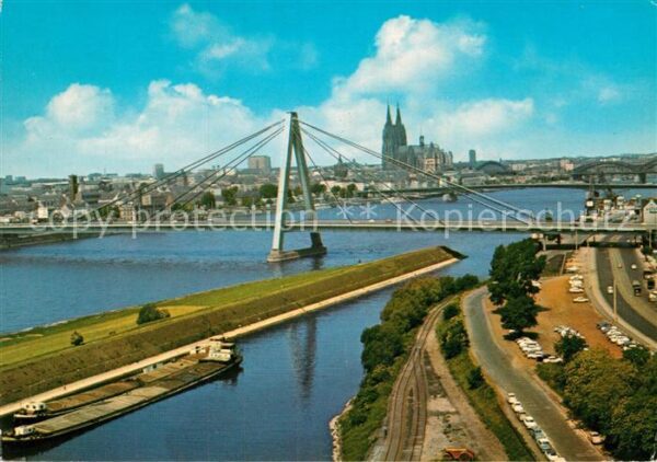 Koeln Rhein Blick auf Severinsbrücke und Dom