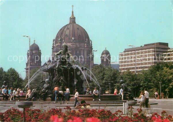 Berlin Neptunbrunnen und Dom
