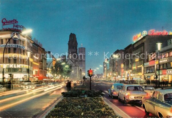 Berlin Kurfürstendamm mit alter und neuer Gedä
