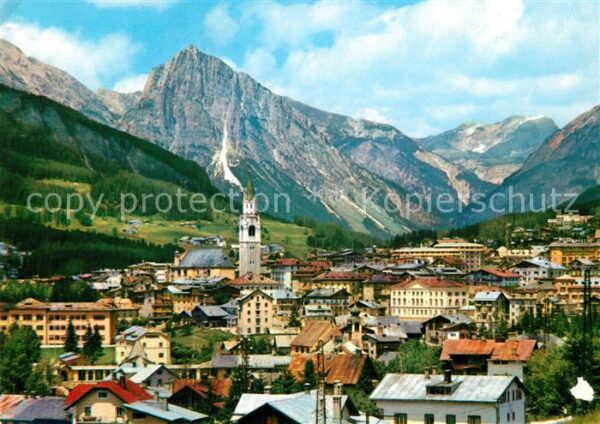 Cortina d Ampezzo Ortsansicht mit Kirche Blick zum Col Ro