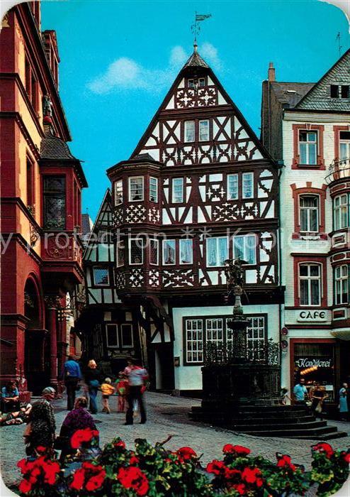 Bernkastel-Kues Rathaus Marktbrunnen Spitzenhaus Fachwe