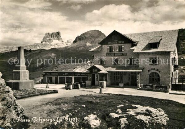 Passo Falzarego Gebirgspass Dolomiten Berghotel Restaur