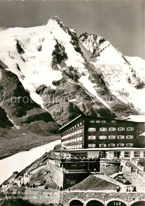 Heiligenblut Kaernten Kaiser Franz Josef Haus mit Grossglockn