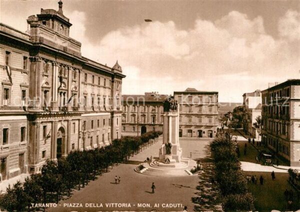 Taranto Piazza della Vittoria Monumento ai cadu