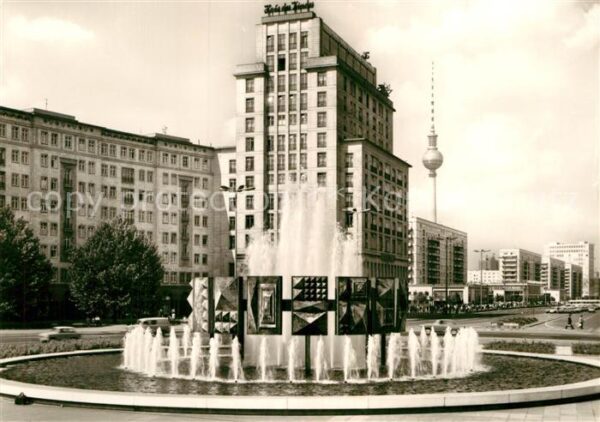 Berlin Strausberger Platz und Fernsehturm