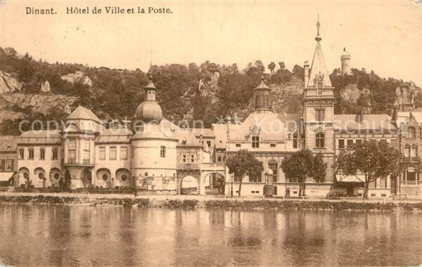 Dinant Wallonie Hotel de Ville et la Poste aux bords de