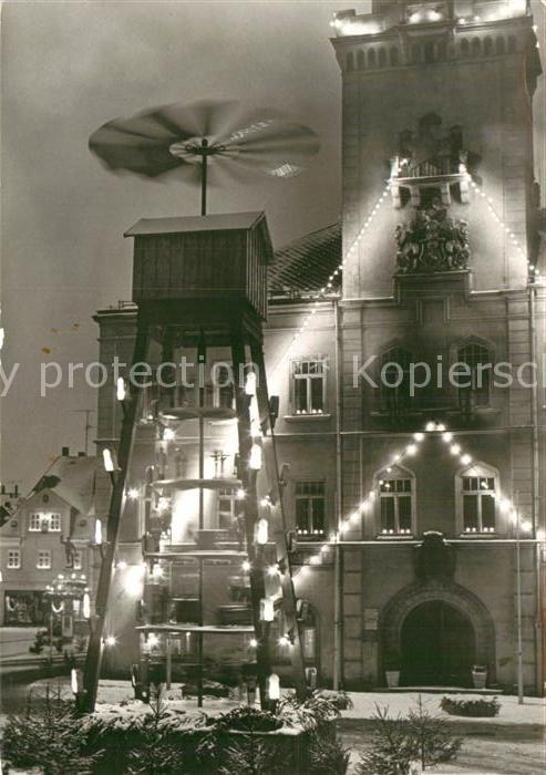 Schneeberg Erzgebirge Weihnachtspyramide am Rathaus