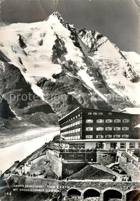 Heiligenblut Kaernten Kaiser Franz Josef Haus mit Grossglockn