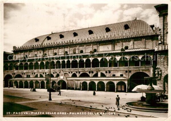 Padova Piazza delle Erbe Palazzo della Ragione
