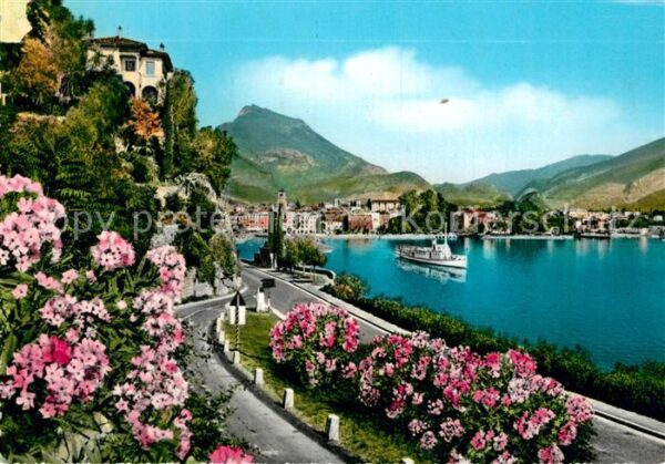 Riva del Garda Panorama Uferstrasse Gardasee