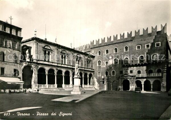 Verona Veneto Piazza dei Signori Monumento