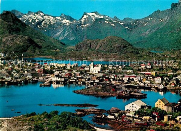 Svolvær Utsikt mot byen med kirken