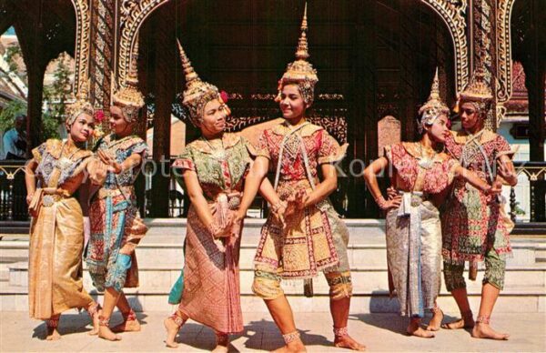 Bangkok Tepbanterng Dance Staged by the dancers