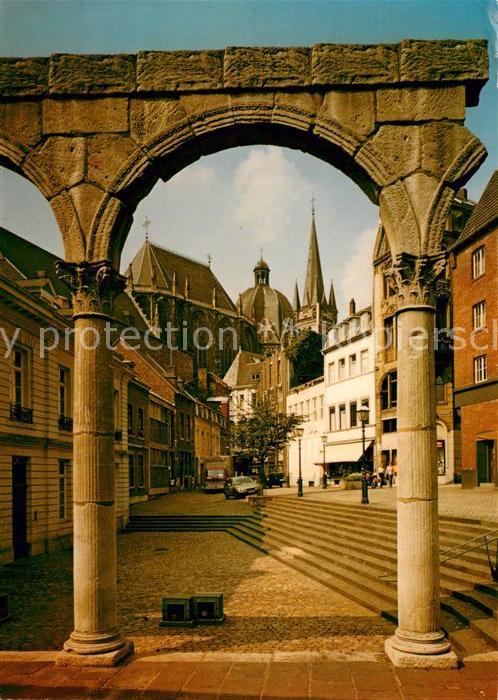 Bad Aachen Römischer Bogen mit Dom und Altstadt