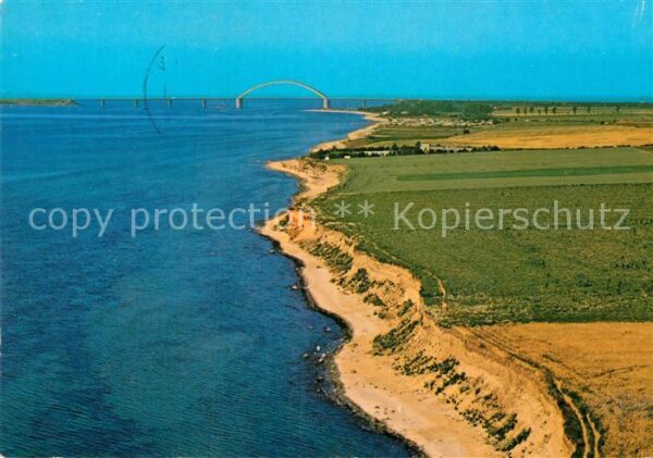 Insel Fehmarn Steilküste bei Wulfen mit Fehmarnsundbr