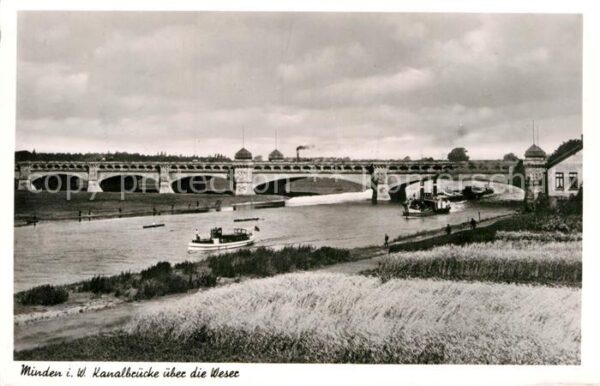 Minden Westfalen Kanalbrücke über die Weser Binnenschiff