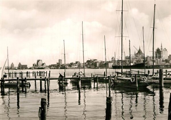Rostock Partie an der Warnow Seglerhafen
