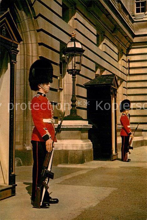 Leibgarde Wache London Queen's Guard Buckingham Palace