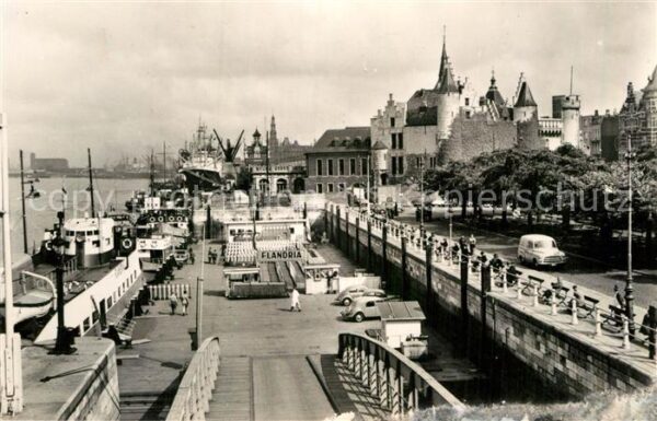 Antwerpen Anvers Havenzicht met het Steen Hafen Bootsanl