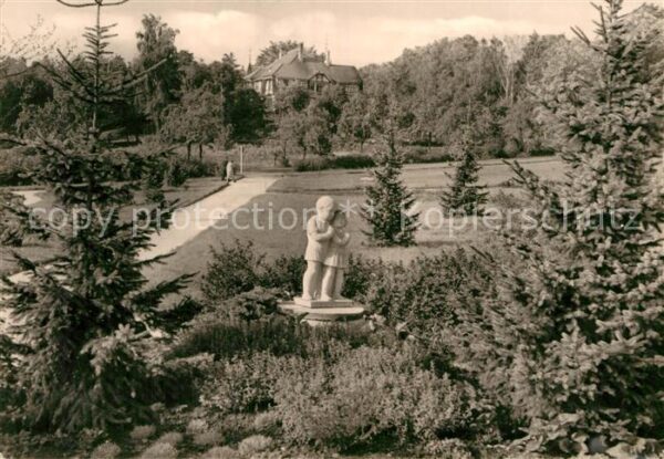 Bad Klosterlausnitz Kurpark Statue Blick zum HO Hotel