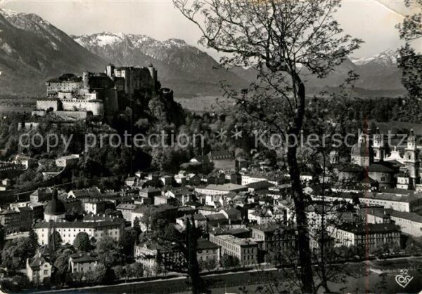 Salzburg Oesterreich Blick auf Altstadt Festung Hohensalzbur