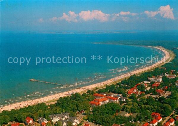 Boltenhagen Ostseebad Blick auf Ortskern mit Sandstrand und S