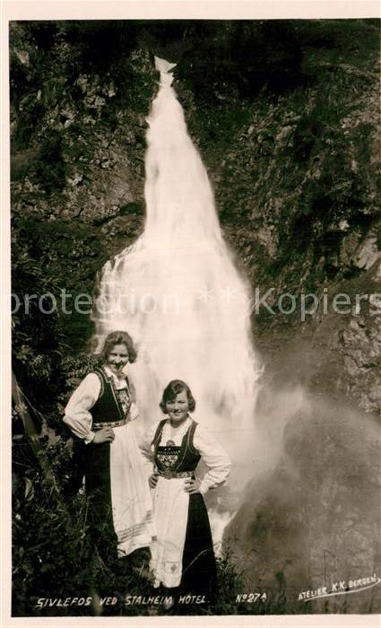 Stalheim Norwegen Sivlefossen Wasserfall Trachten
