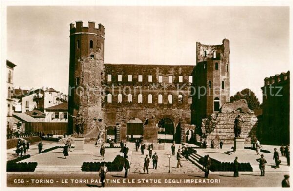 Torino Le Torri Palatine e le Statue degli Imp
