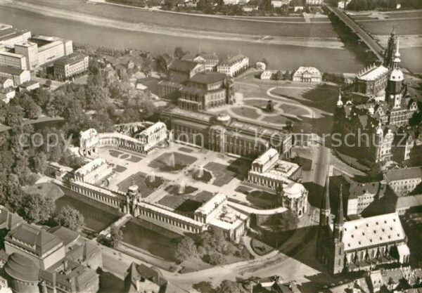 Dresden Zwinger und Theaterplatz aus der Vogelp