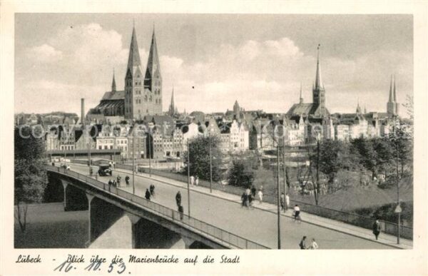 Luebeck Blick über die Marienbrücke auf die Sta