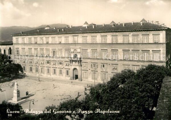Lucca Palazzo del Governo e Piazza Napoleone