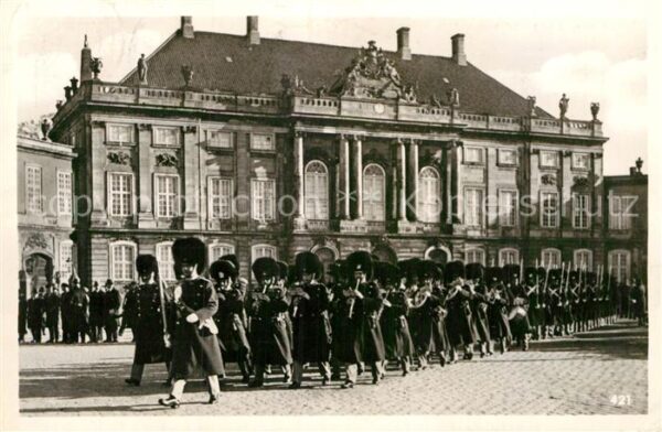 Kobenhavn Vagtparaden paa Amalienborg Slot Parade