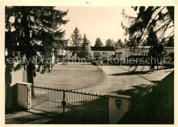 Gruenwald Muenchen Sportschule Blick vom Haupteingang