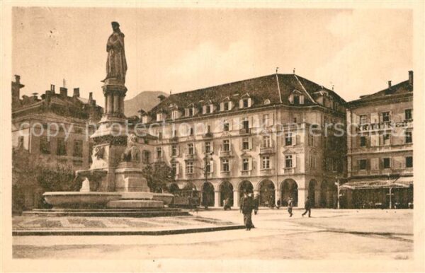 Bolzano Monumento Walter Statue