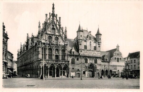 Mechelen Malines Stadhuis en oude Lakenhallen