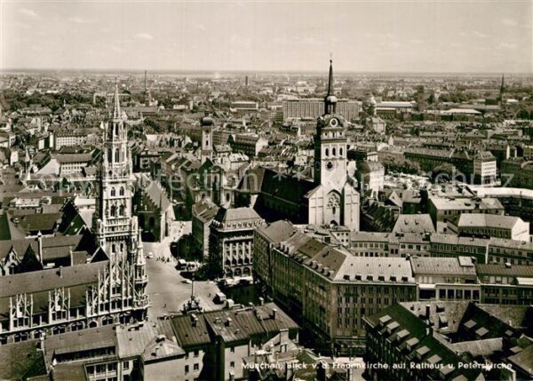 Muenchen Blick von der Frauenkirche auf Rathaus