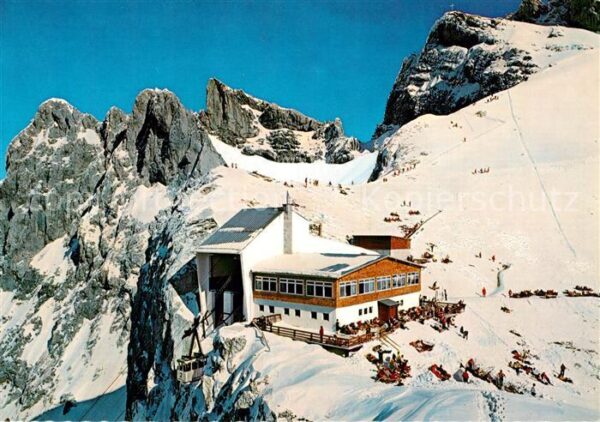 Mittenwald Bayern Karwendelbahn Bergstation gegen Karwend