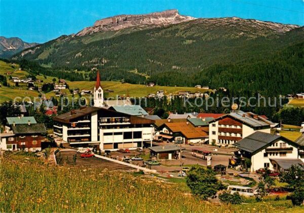 Riezlern Kleinwalsertal Vorarlberg Ortsansicht mit Kirche Hoher Ifen