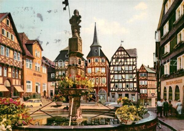 Fritzlar Marktplatz mit Rolandsbrunnen Fachwerkh