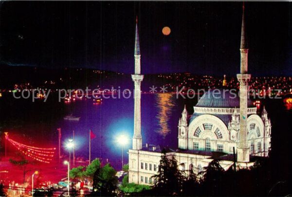 Istanbul Constantinopel Dolmabahce camii ve Bogaz