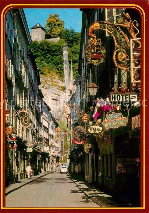Salzburg Oesterreich Getreidegasse in der Altstadt