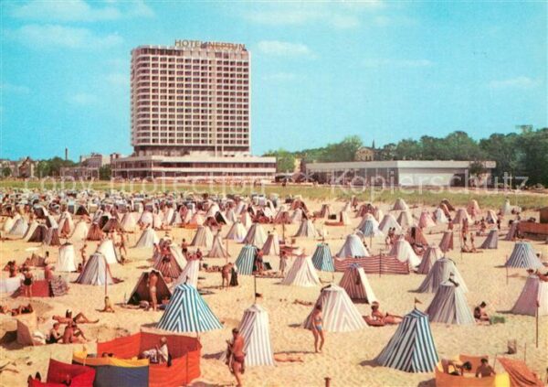 Rostock-Warnemuende Strand mit Hotel Neptun