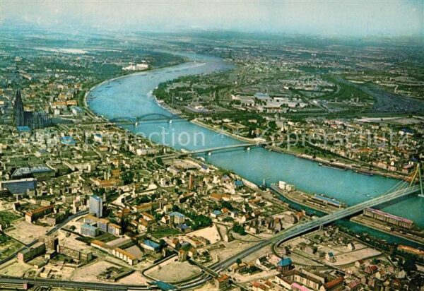 Koeln Rhein Stadtblick und Dom Fliegeraufnahme