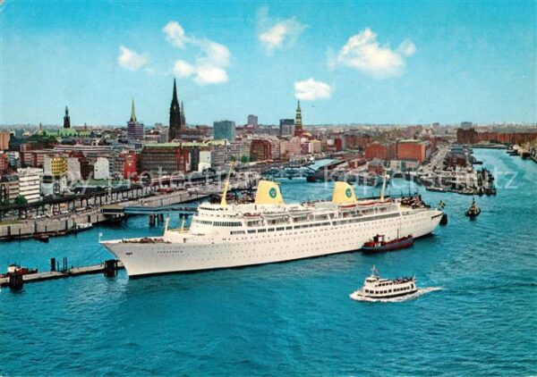 Hamburg Passagierdampfer an der Überseebrücke