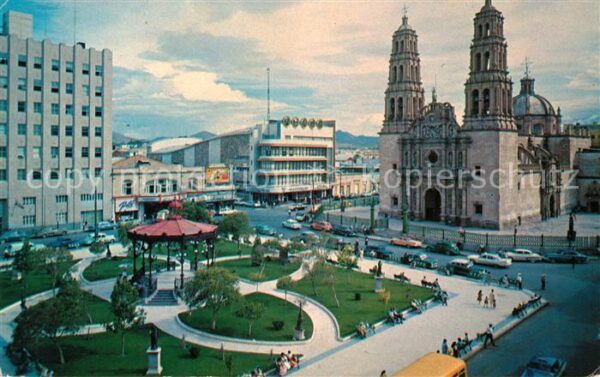 Chihuahua Plaza de Armas de la Ciudad al fondo la