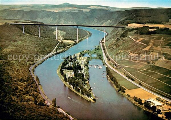 Winningen Mosel Campinginsel mit Moselbrücke Fliegerauf