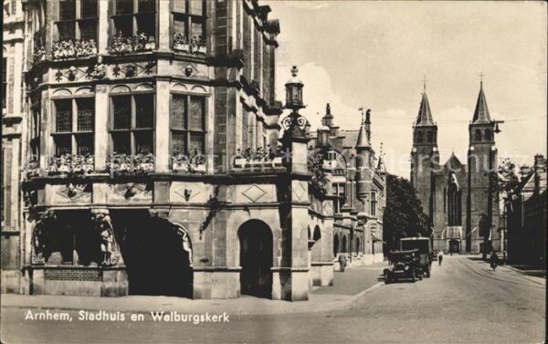 Arnhem Stadhuis en Walburgskerk Rathaus Kirche