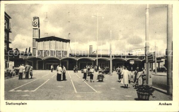 Arnhem Stationsplein Bahnhofsplatz